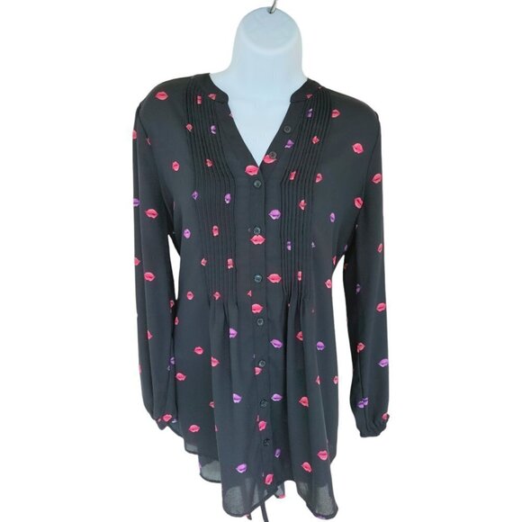(408) Melissa McCarthy Seven7 Lips Print Pintuck Button Down Top Size Small - Picture 1 of 6